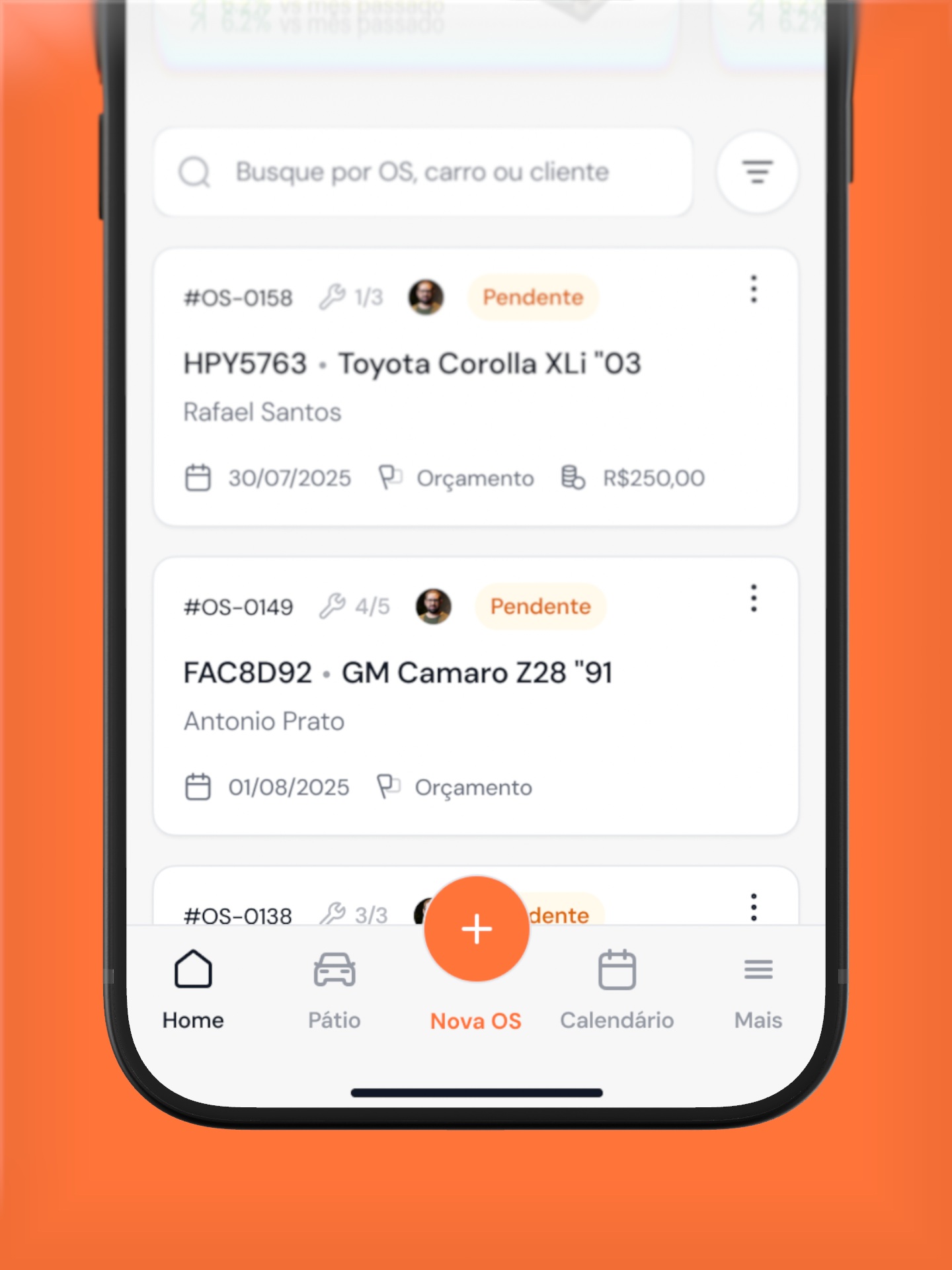 Mockup de iPhone com a lista de ordens de serviço da RepareCar